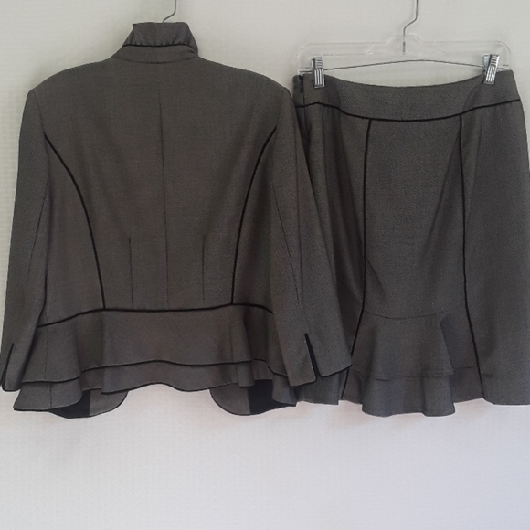 White House Black Market - Picture 7 of 7